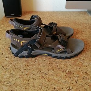 Like New Mens Merrell Sandals!